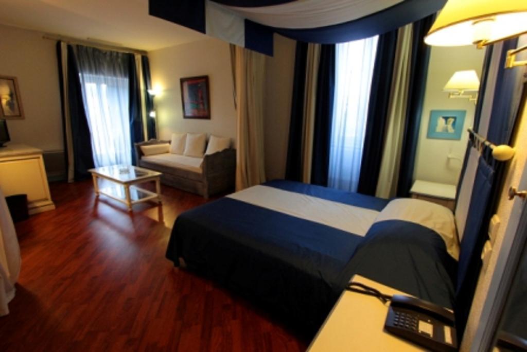 Hotel Moderne Et Pigeon Limoux Bilik gambar